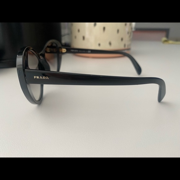 Prada sunglasses - Picture 3 of 6